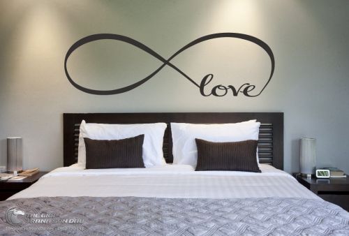 Chữ Love Tranh Vẽ Tường Phòng Ngủ