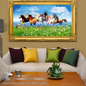 Tranh Bát Mã Chạy Trên Đồng Cỏ Xanh