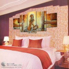 Tranh Cô Gái Bán Khỏa Thân Treo Phòng Ngủ